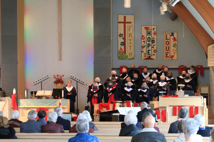 2022-10-23-Service-choir-and-congregation-web