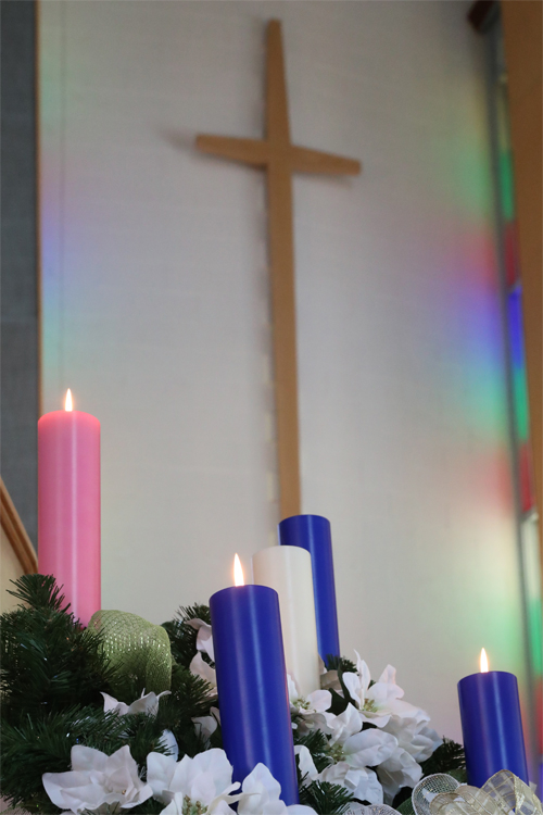 2018-12-23-advent-candle-and-cross-Copy